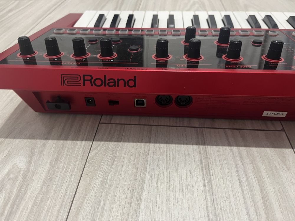 Roland JD-XI syntezator