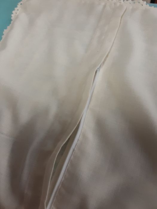 2 almofadas  em croché  bêje  claro iguais Par