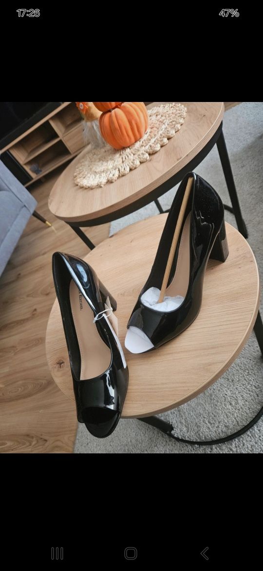 Lakierowane buty