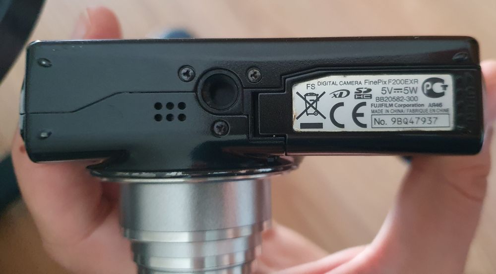 Fujifilm F200 EXR (Super CCD)