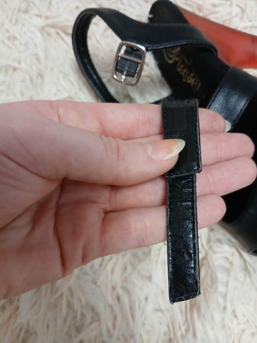 Босоніжки-стріпи