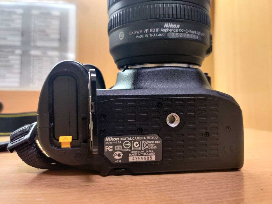 Фотоапарат Nikon D5200 + карта пам'яті 32Гб