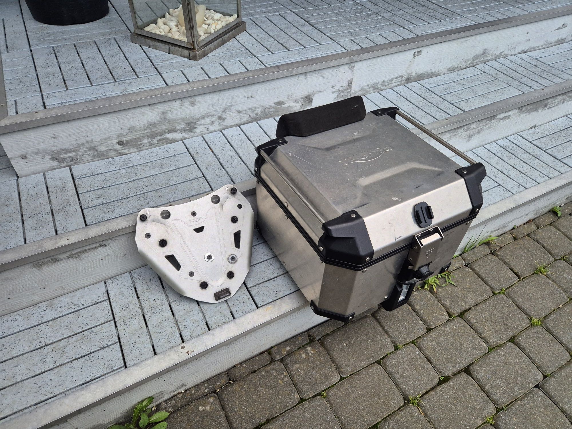 Kufer centralny z płytą Triumph 1200 23r. top case