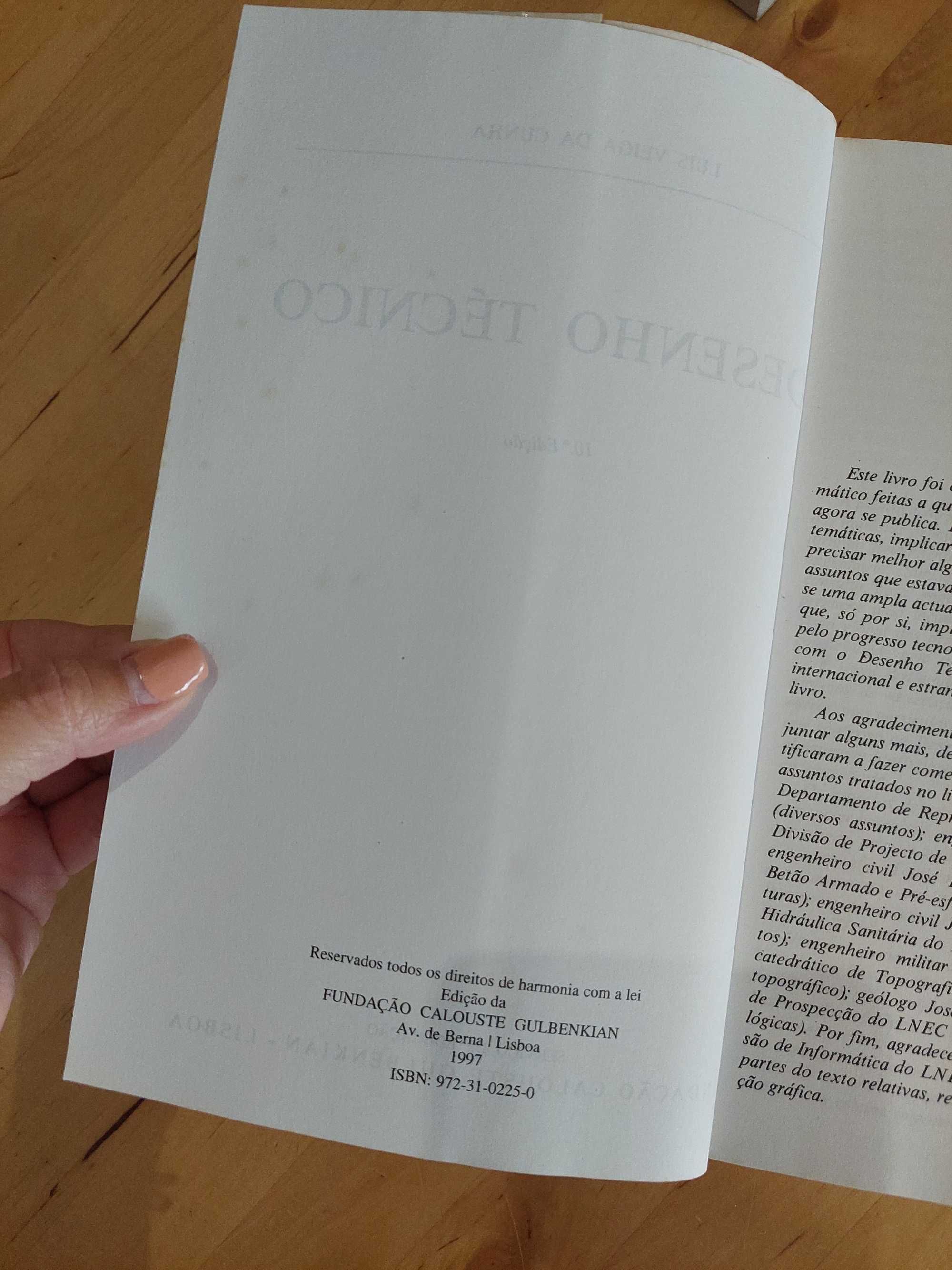 Livros técnicos, design e construção civil.