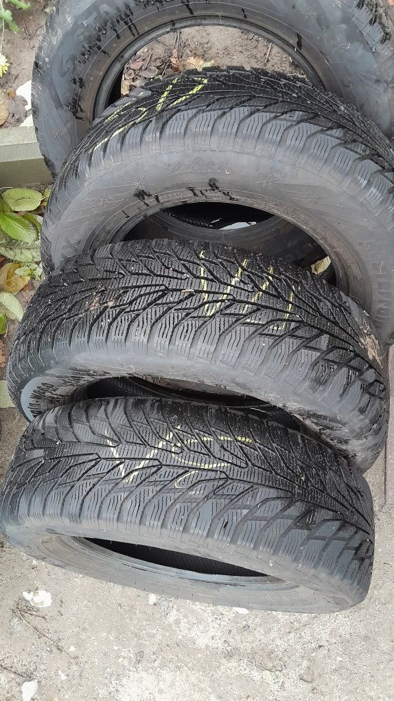 Продам скаты б/у 205/65 R15 зимние