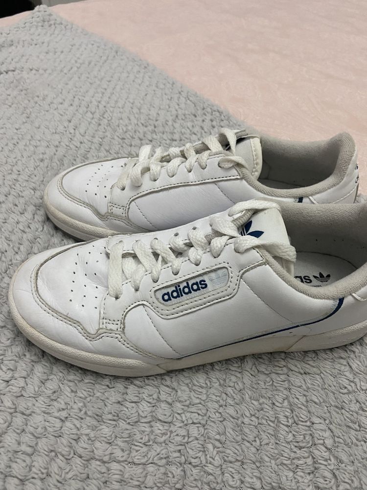 Ténis Adidas Continental