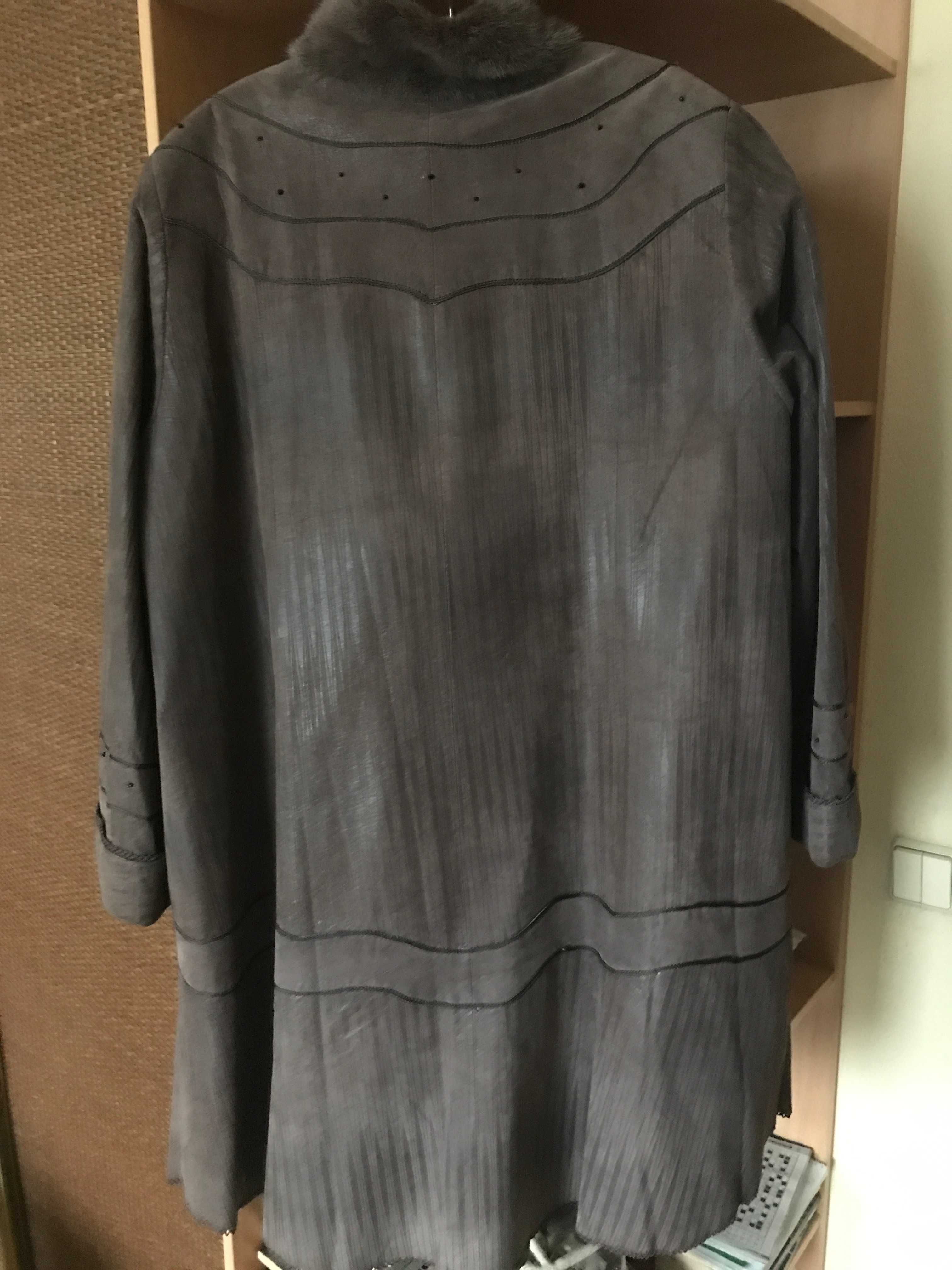 Женское кожаное пальто с норковым воротником