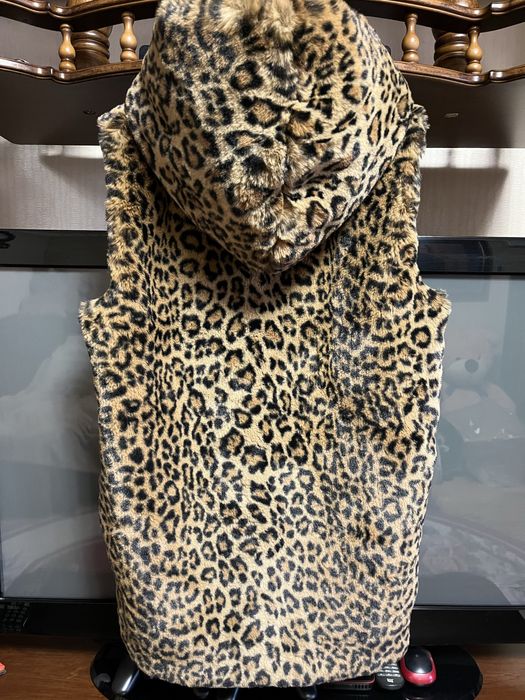 Хутряна желетка фірми ZARA