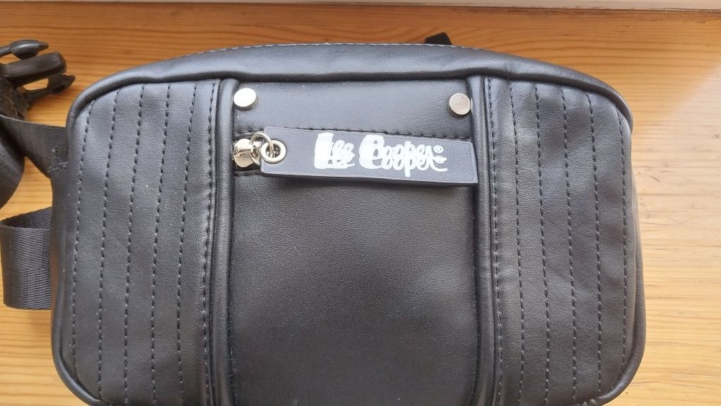 Продам мужскую бананку на пояс Lee Cooper. ОРИГИНАЛ