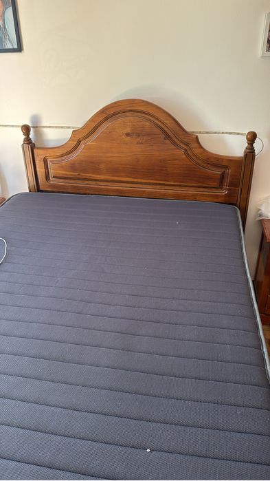 Cama casal bom estado