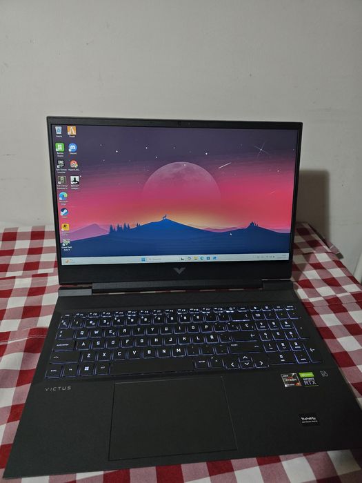 Portátil gamer victus