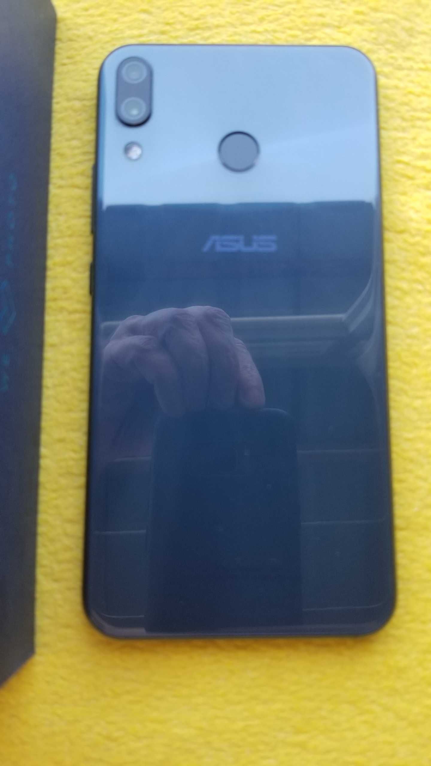 Asus Zenfone 5 (ZE620KL) + блютуз-навушники