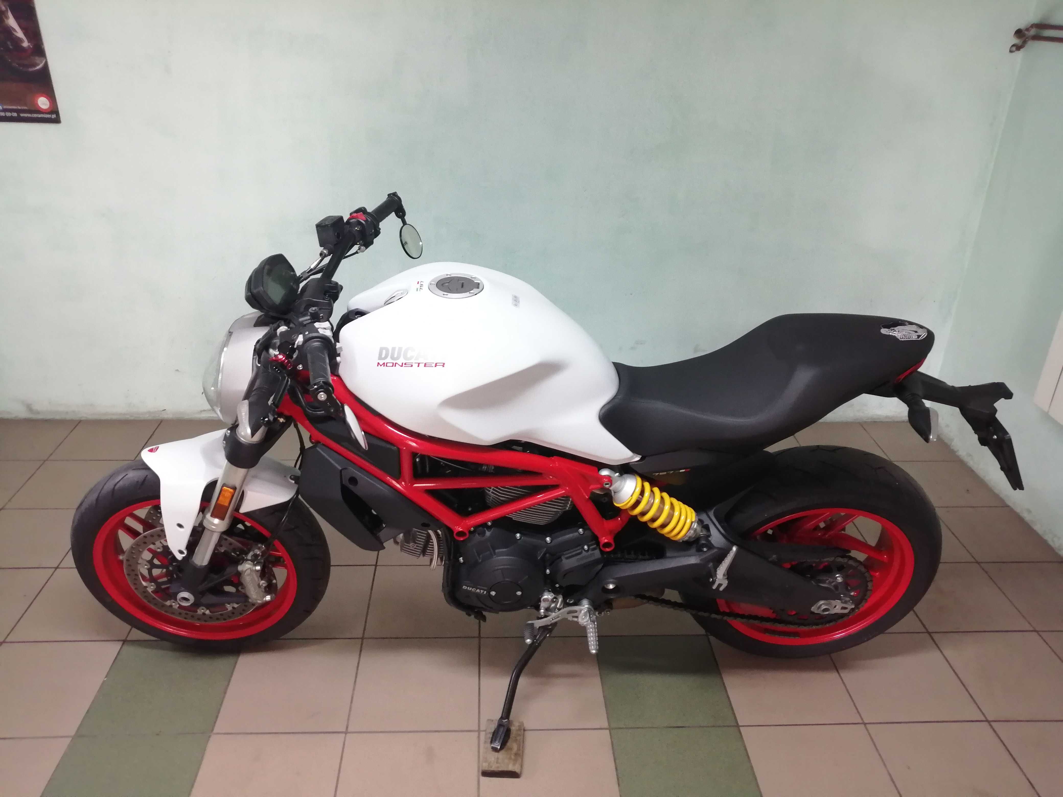 SUZUKI GSXR1000 , gsx1000r Yoshimura , R1 ,cbr 1000 ,gsxr 1000 L2