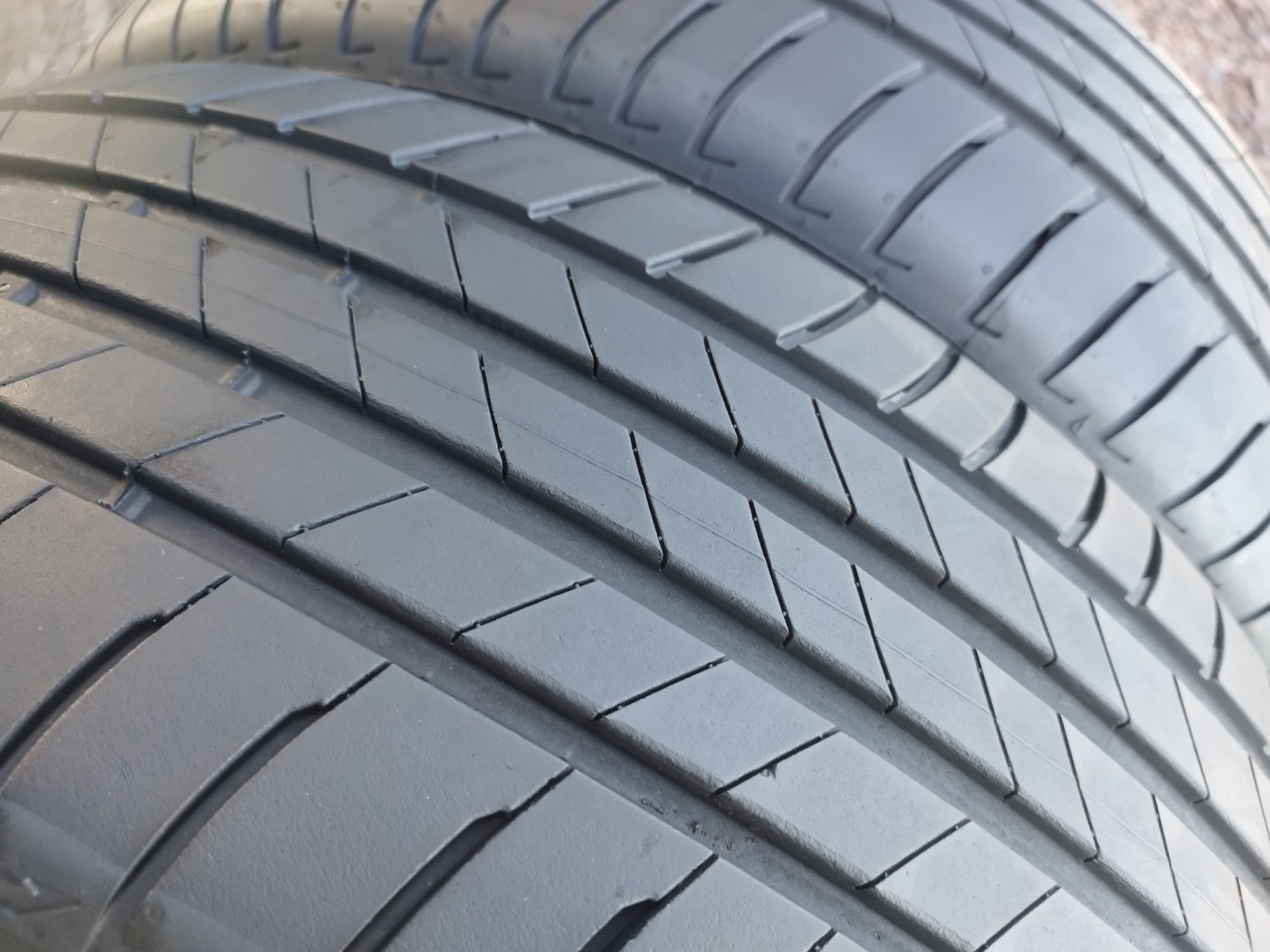 Letnie Bridgestone 215/60R17. 2022 r.