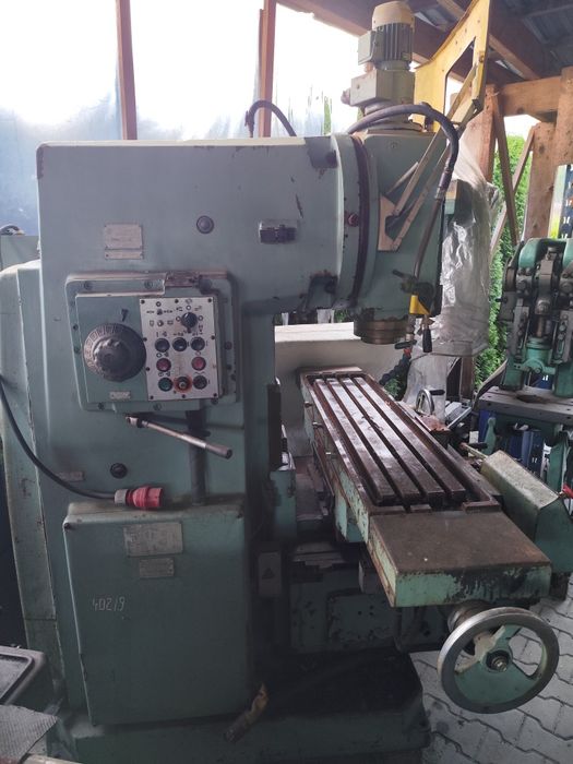 Frezarka uniwersalna do metalu Wiertarka wiertarko tokarka szlifierka