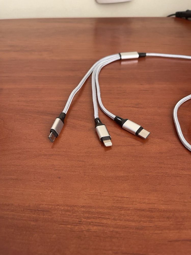 Два 3 в 1 USB-зарядні пристрої. Чорний та Срібний. Нейлоновий шнур