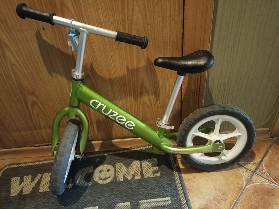 Беговел Cruzee зелёный.