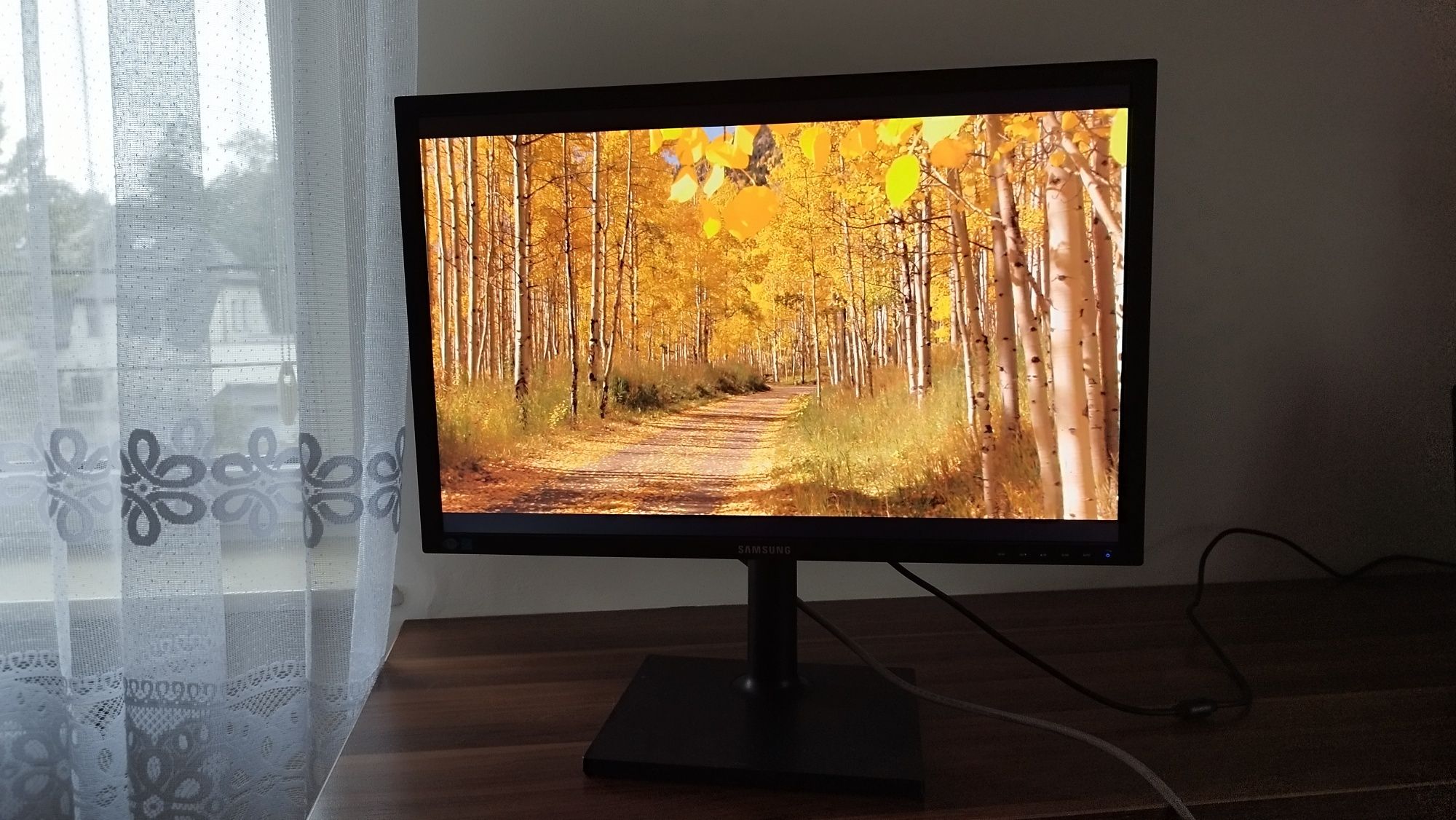 Bardzo Duży Monitor LED Samsung S24E650DW na PIVOT D-SUB DVI Czarny