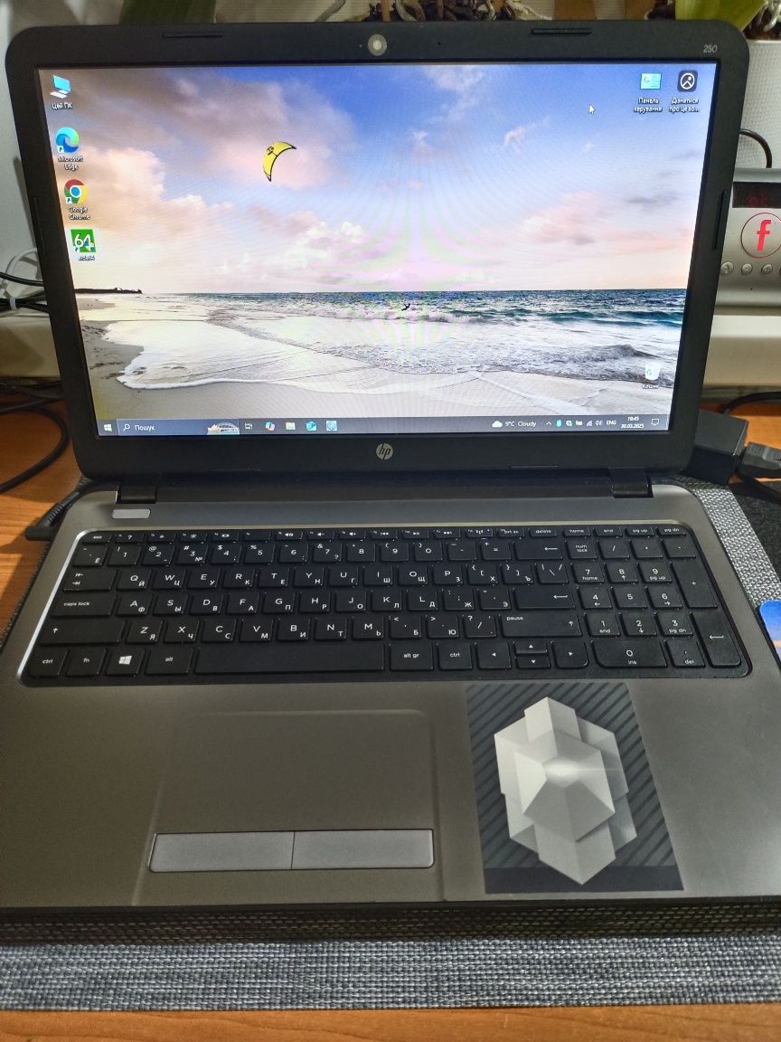15.5" НР 250 G3, SSD240Gb-RAM 8Gb, 4 ядра 2666МHz, HD Graphics 2Gb.