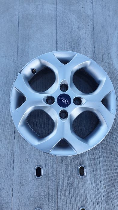 Felga ford fiesta mk 7 r15 cali alufelga