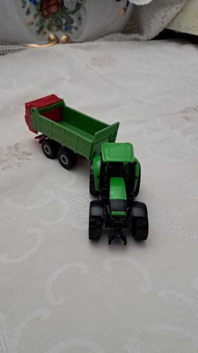 Mini Trator Deutz-Fahr com Reboque SIKU