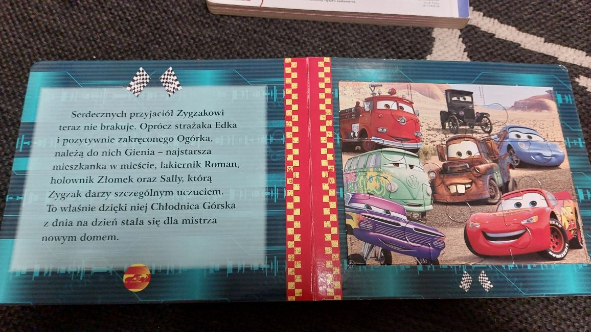 Puzlowa książeczka Auta Disney