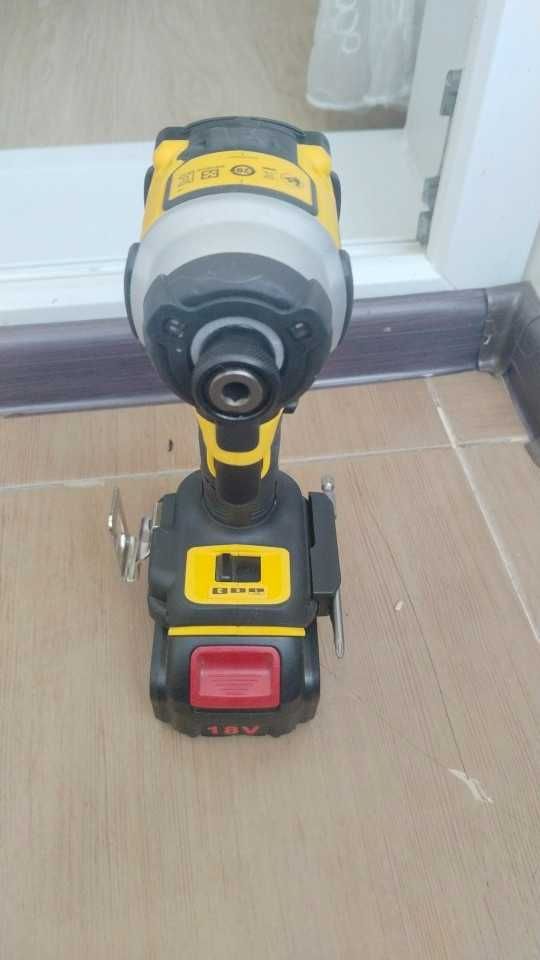 Крутой ударный шуруповерт DEWALT DCF850B ATOMIC-18V 1/4 дюйма