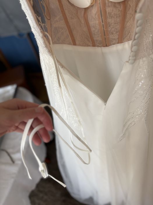 Elegancka suknia ślubna