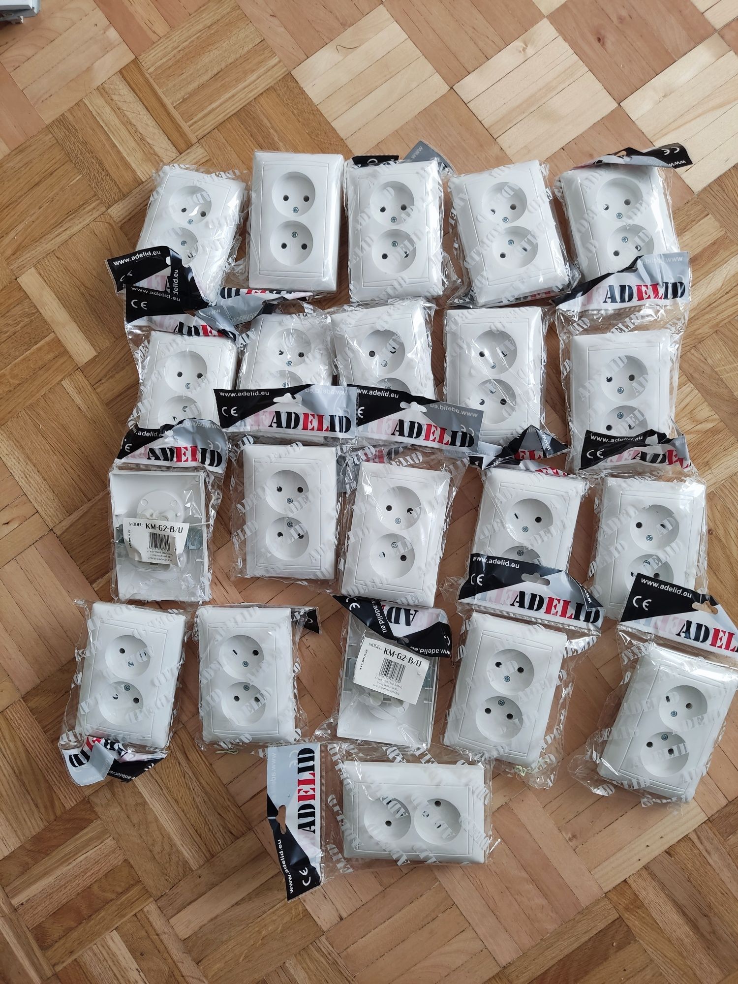 Gniazdo elektryczne podwójne