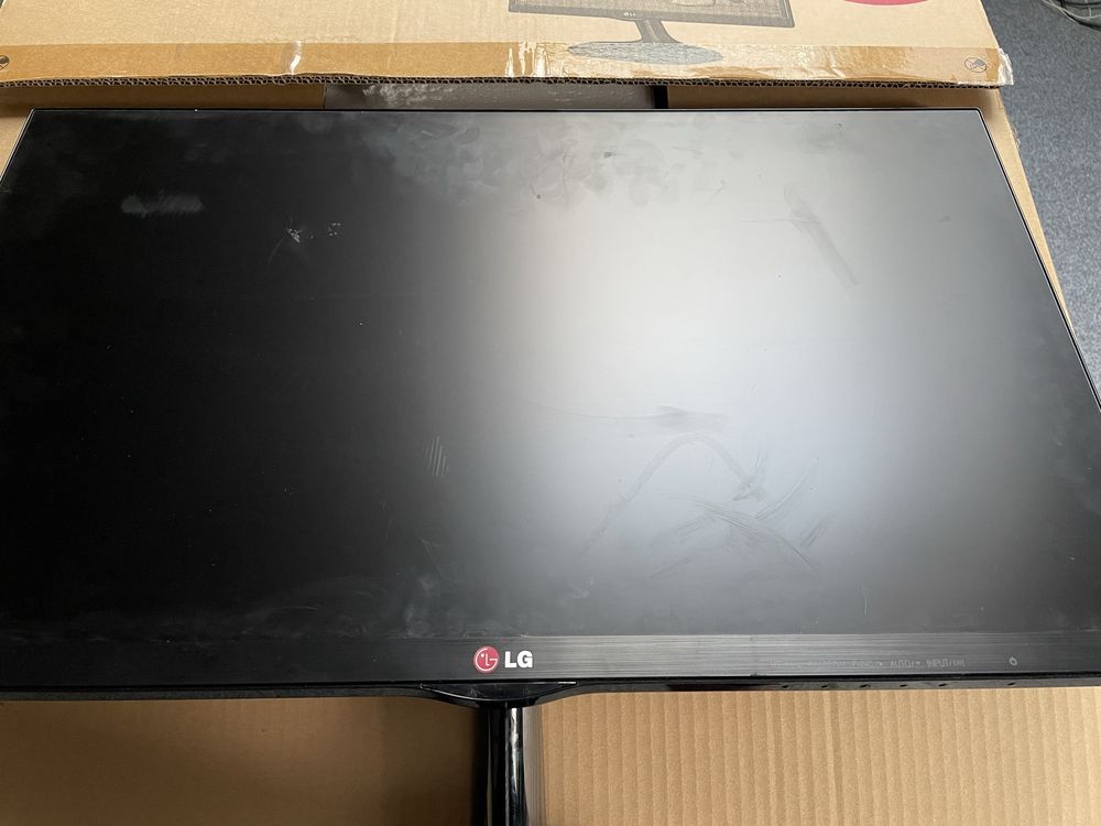 Monitor LG 27” IPS uszkodzona matryca 27mp65q