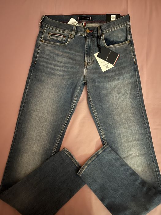 Wyprzedaż spodnie męskie Tommy Hilfiger.