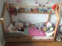 Łóżko dziecięce w kształcie domku