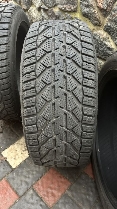Резина зимня Tigar Winter 235/45 R18
