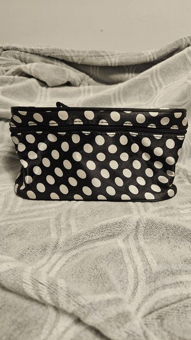 Kosmetyczka damska kuferek