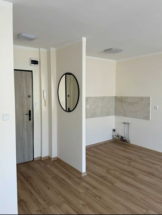 Na sprzedaż kawalerka z balkonem, po generalnym remoncie