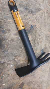 Motyczka Fiskars Solid