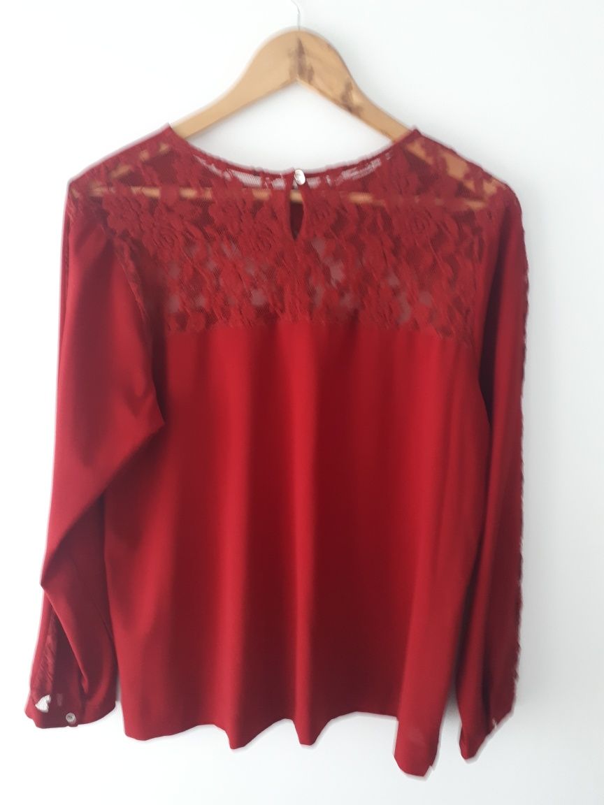 Blusa bordeaux com renda