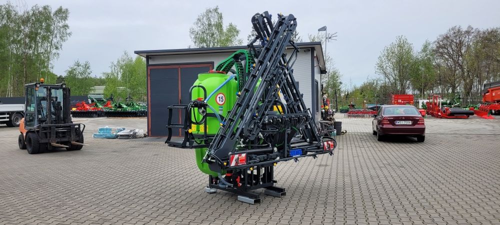 Opryskiwacz hydraulicznie rozkładany Tolmet Xsara 600, 800, 1000, 1200