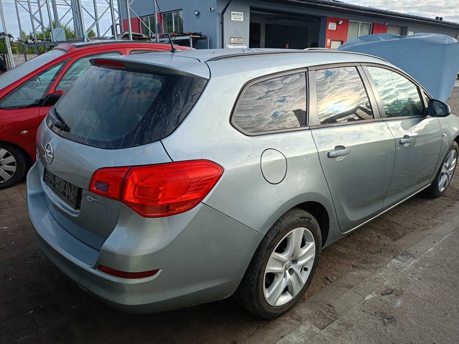 Opel Astra J Lampa Lusterko Błotnik Drzwi Zderzak Klapa Kolor Z179