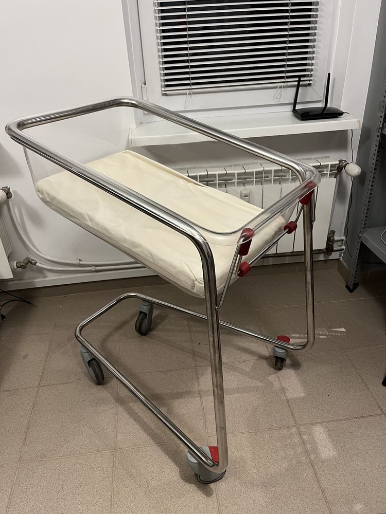 Łóżeczko szpitalne noworodkowe