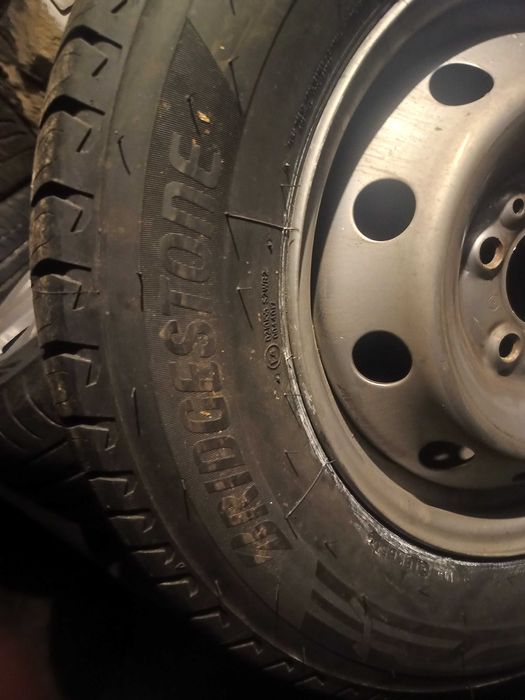 Bridgestone Duravis All Season 215/70R15C z felgami 5x118