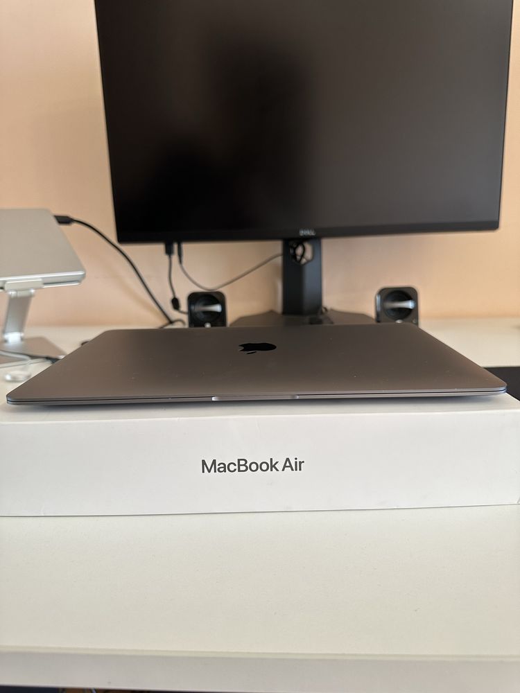 Macbook air m1 8/256 2020