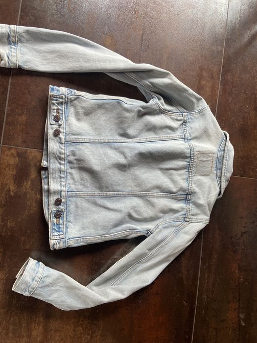Kstana jesns Levis XS
