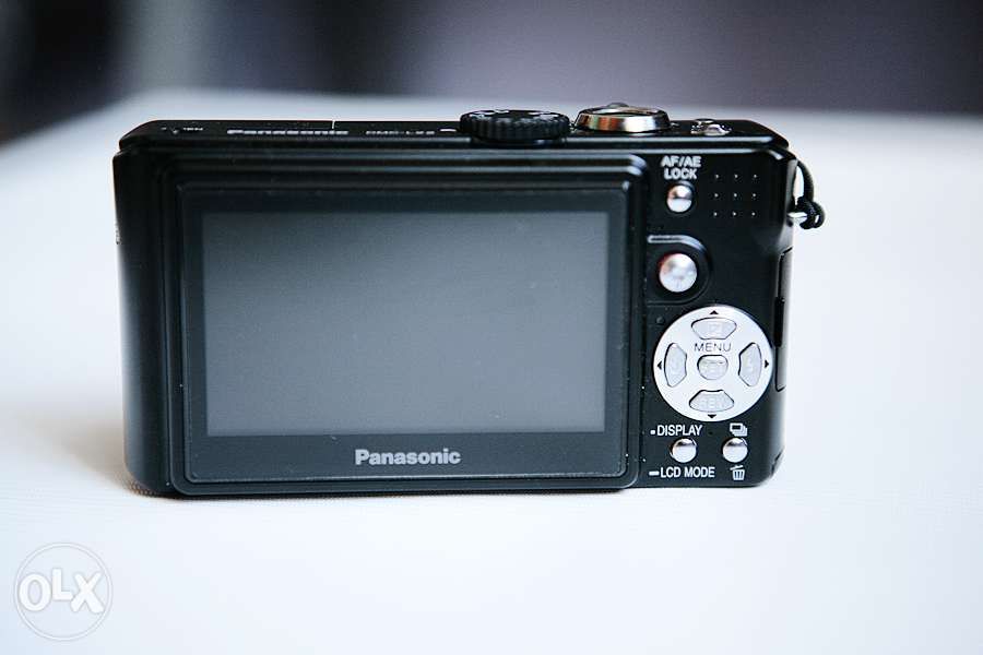 продам дизайнерский и высокотехнологичный фотоаппарат Panasonic LX-2