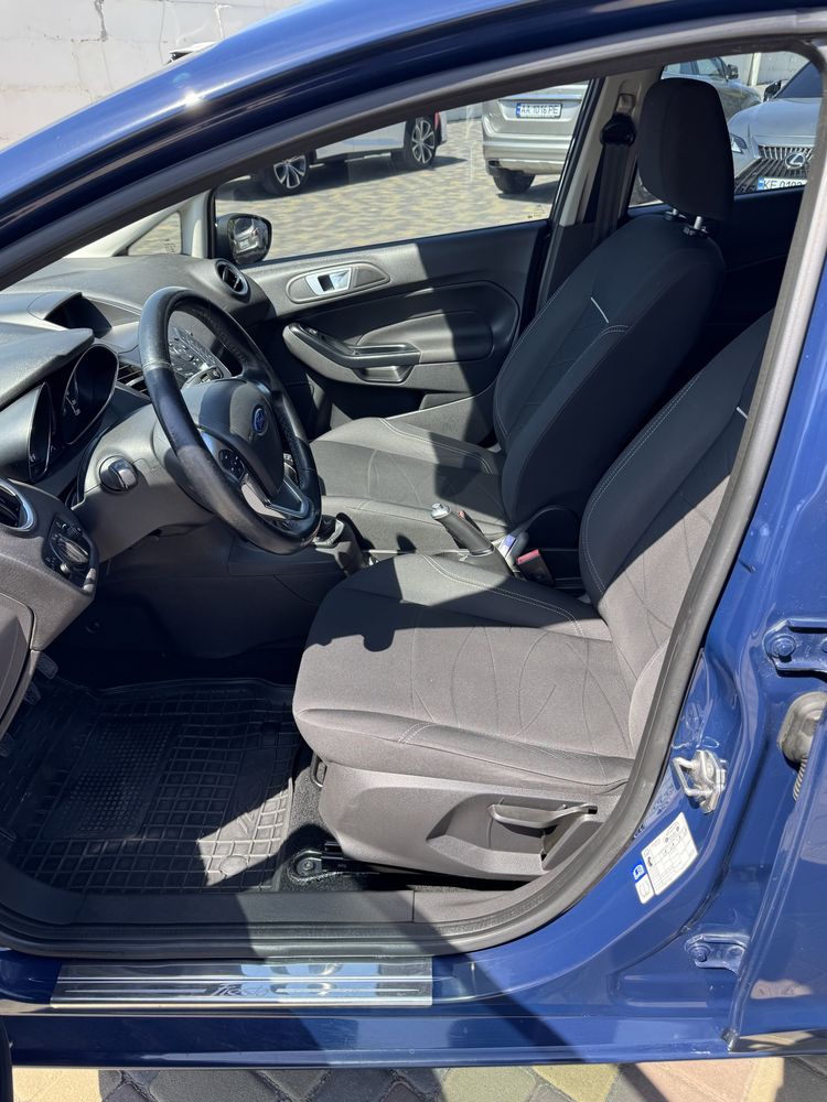 Продам автомобиль Ford Fiesta 2016