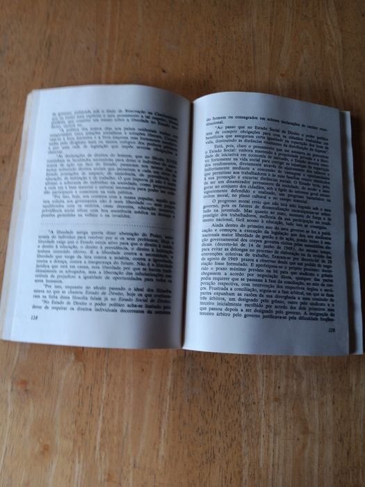 Livro DEPOIMENTO de Marcelo Caetano