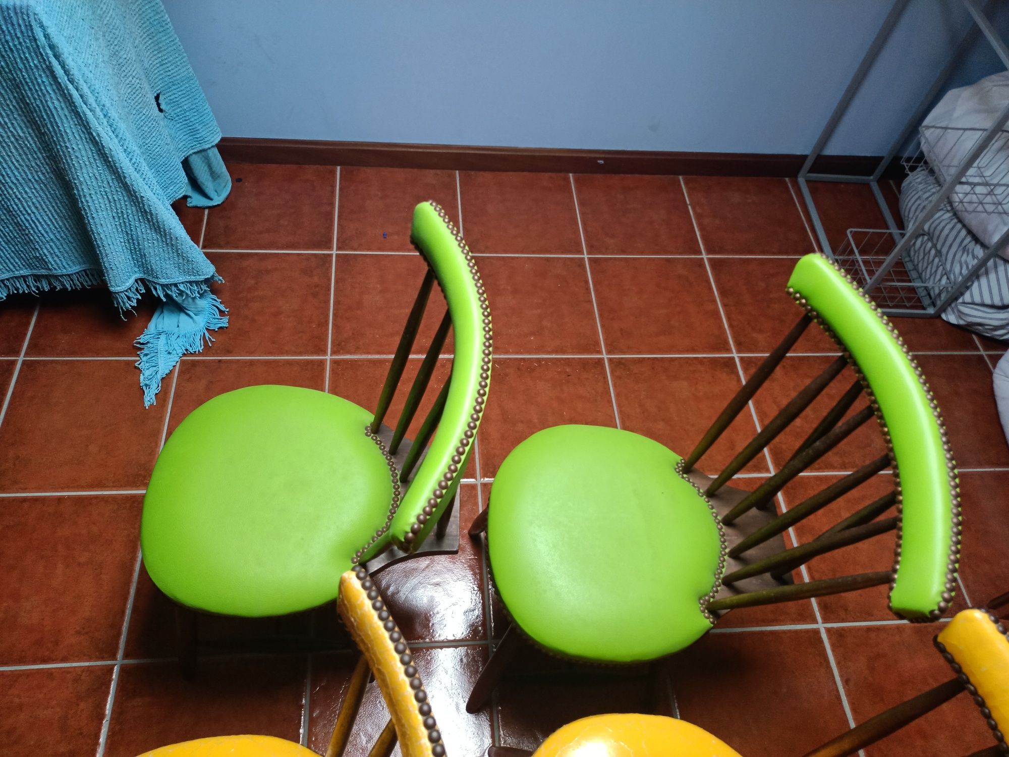 Conjunto de cadeiras em Pele