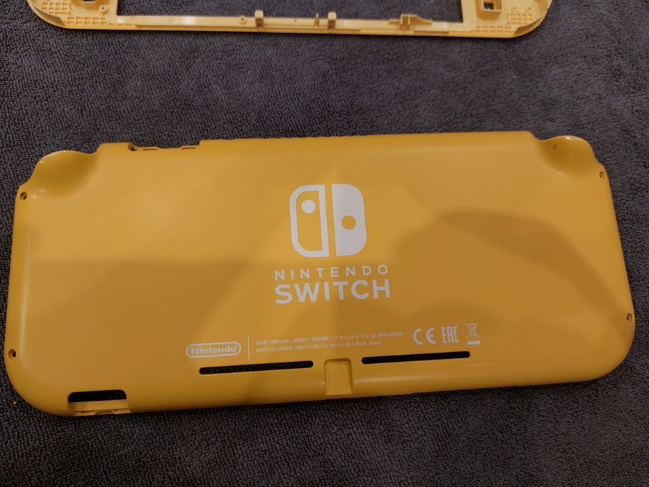 Shell original Nintendo Switch Lite Amarela