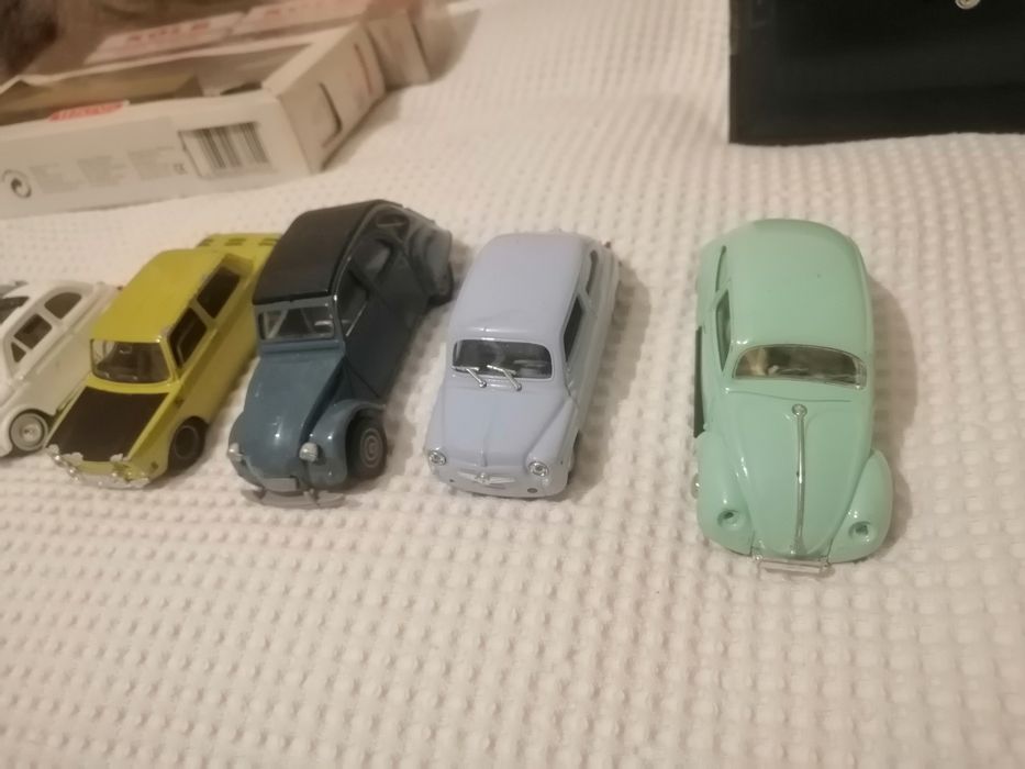 Lote de 12 carros da Solido, Corgi e Days Gone