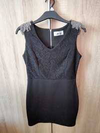 Czarna sukienka, z aplikacjami, koralikami na ramionach, r. S, VENA